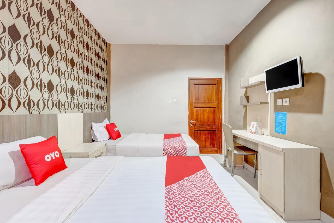 Oyo Flagship 3726 Tembok Batu Residence Tugu Buitenkant foto