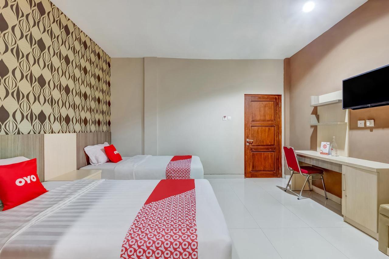 Oyo Flagship 3726 Tembok Batu Residence Tugu Buitenkant foto