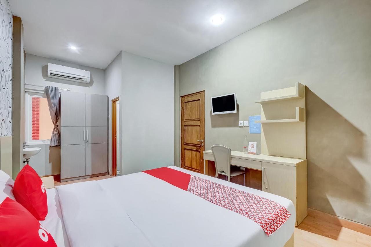 Oyo Flagship 3726 Tembok Batu Residence Tugu Buitenkant foto