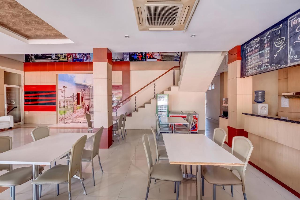 Oyo Flagship 3726 Tembok Batu Residence Tugu Buitenkant foto