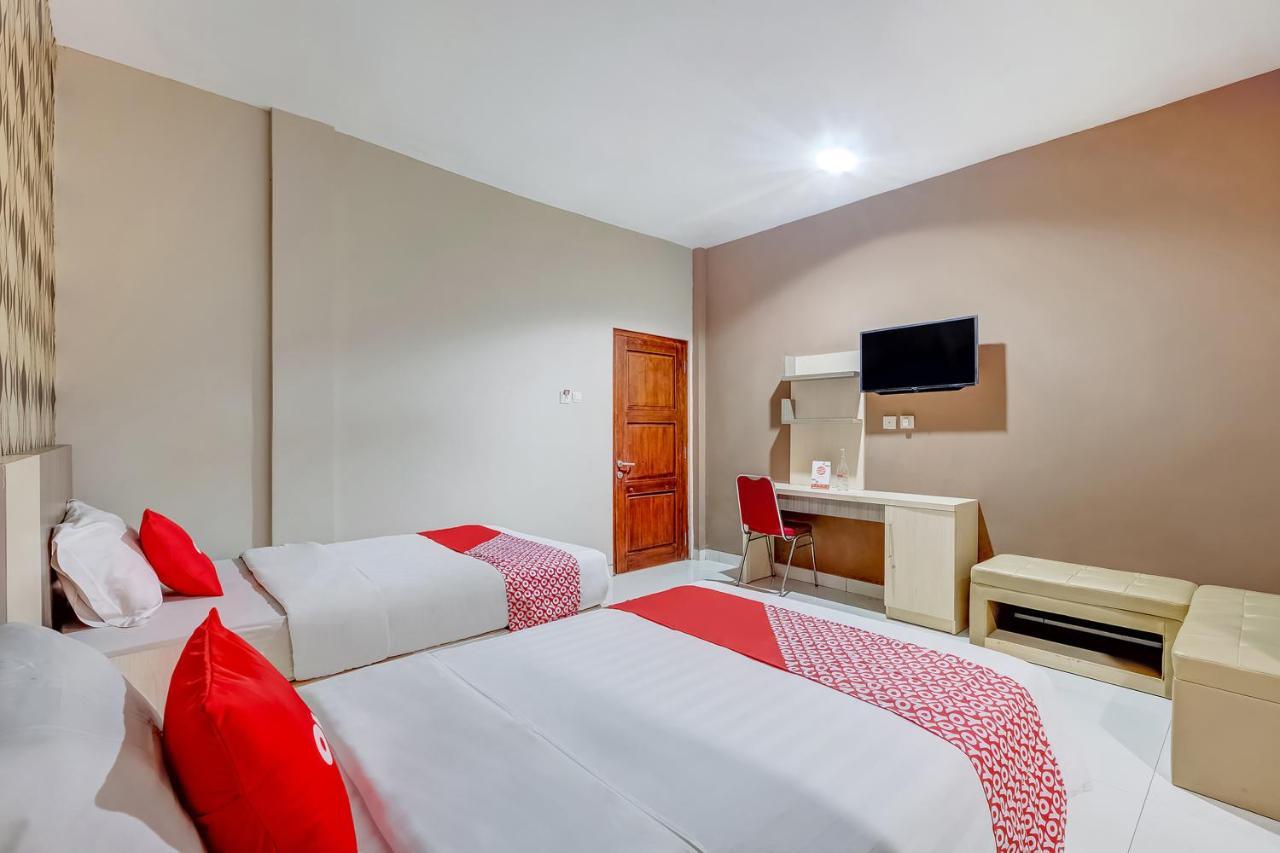 Oyo Flagship 3726 Tembok Batu Residence Tugu Buitenkant foto