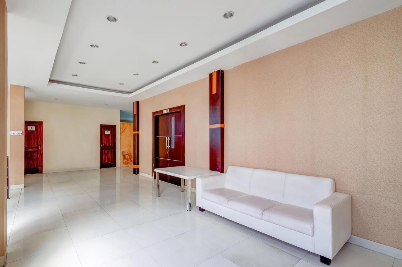 Oyo Flagship 3726 Tembok Batu Residence Tugu Buitenkant foto