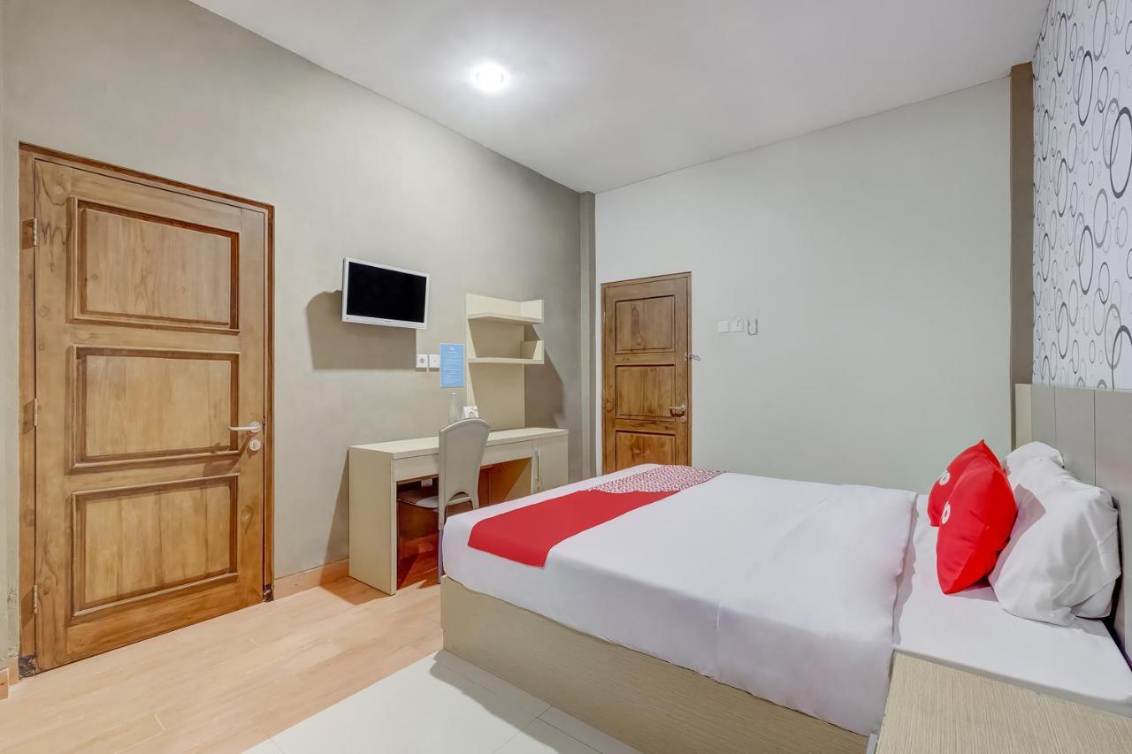 Oyo Flagship 3726 Tembok Batu Residence Tugu Buitenkant foto