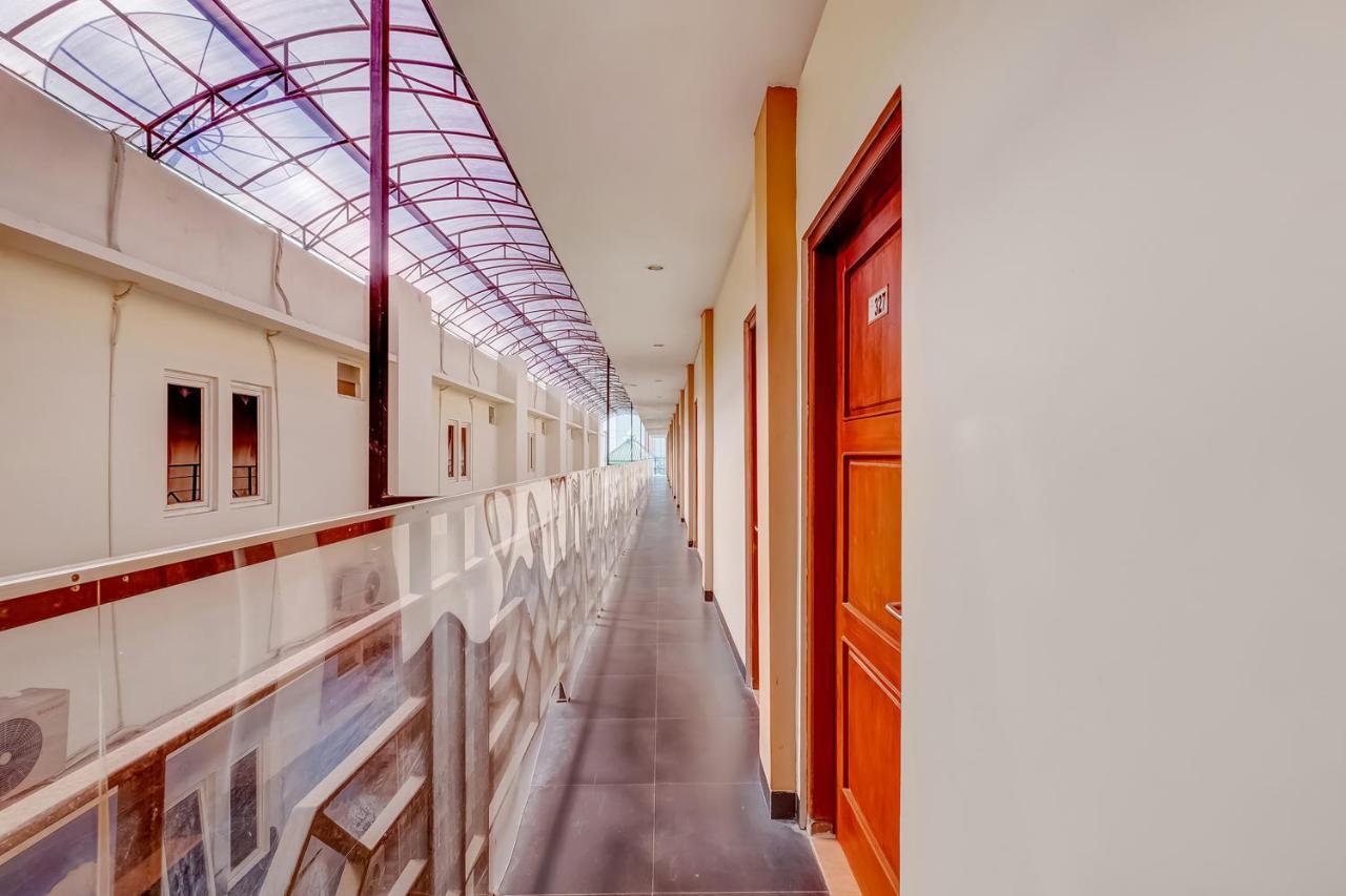 Oyo Flagship 3726 Tembok Batu Residence Tugu Buitenkant foto