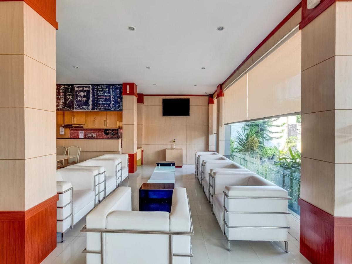 Oyo Flagship 3726 Tembok Batu Residence Tugu Buitenkant foto
